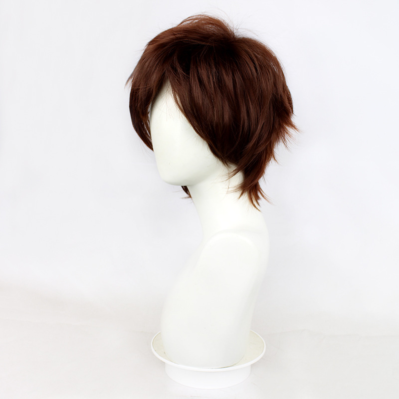 Explore diverse anime looks with this chic short brown wig, designed for adaptability and accompanied by a trendy cap