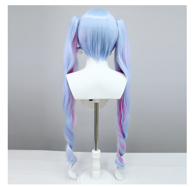 Step into an anime dreamland with this blue and white long wig, tailor-made for female characters, providing a dreamy and picturesque aesthetic