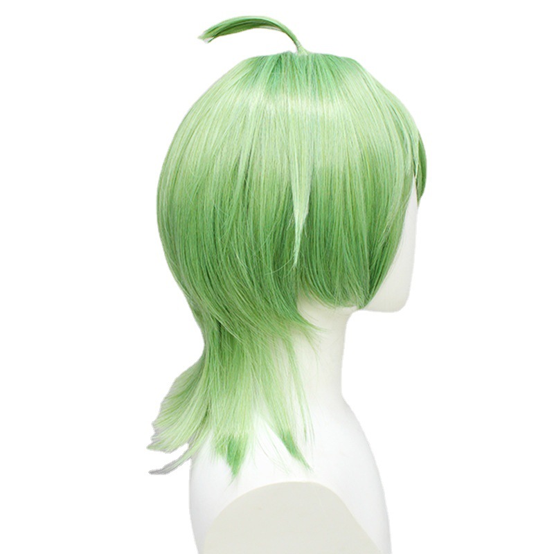 Chic short green wig with cap, ideal for anime-inspired looks. Comfortable and stylish, perfect for cosplay events or everyday wear