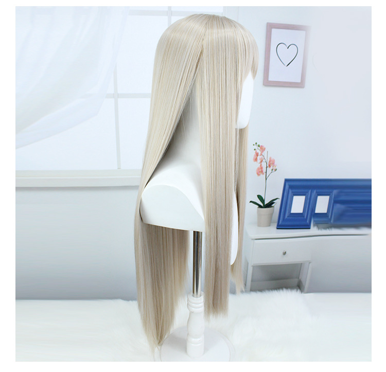 Experience top-notch quality with our blonde cosplay wig, specifically crafted for adults. The long wig, combined with a comfortable cap, promises an authentic and captivating look