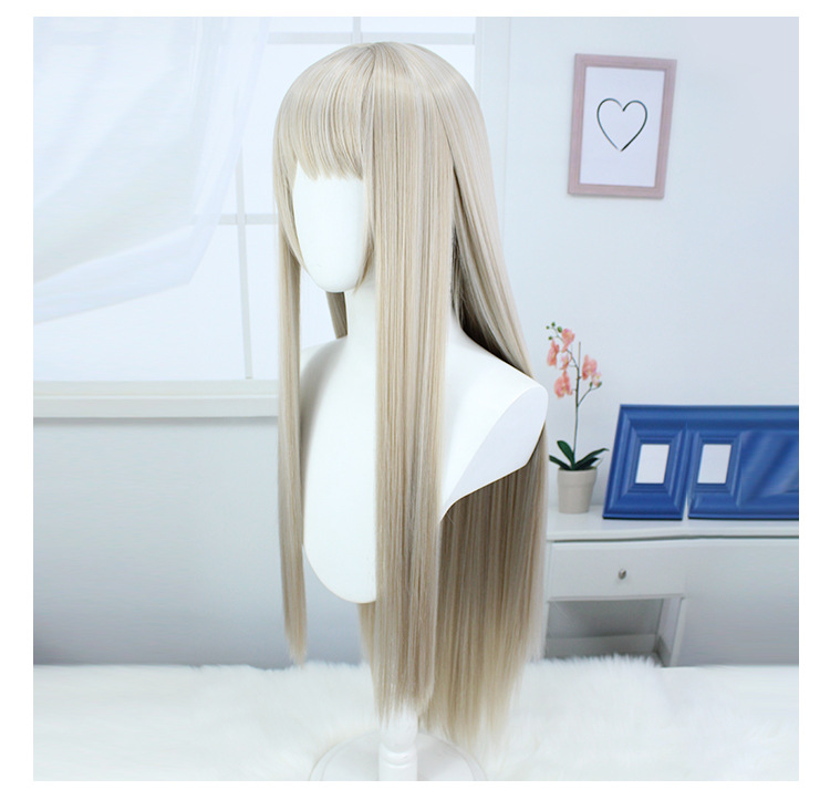 Stand out at your next cosplay event with our anime wig designed for adults. This long blonde wig, paired with a convenient cap, makes for a perfect and stylish cosplay hairpiece
