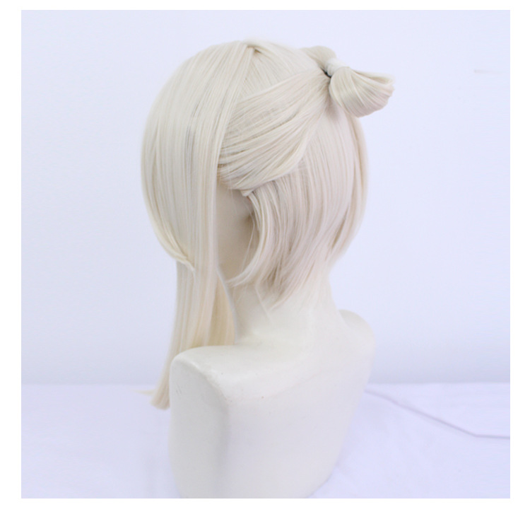 Chic light blonde wig designed for anime cosplay. Complete your character transformation with this stylish accessory that comes with a comfortable cap for easy wear