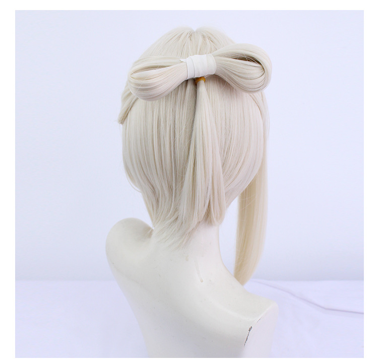 Essential light blonde wig with cap for seamless cosplay. Achieve a flawless and natural look with this versatile accessory that offers both style and comfort.