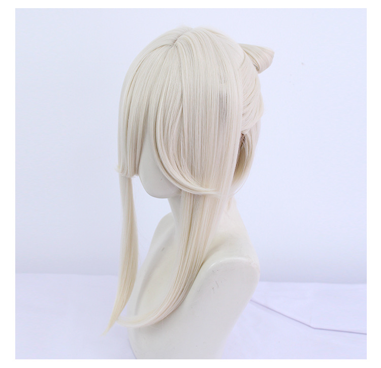 Elegant light blonde anime wig, a perfect choice for cosplay enthusiasts. Featuring a cap for added comfort, this accessory adds a touch of sophistication to your costume