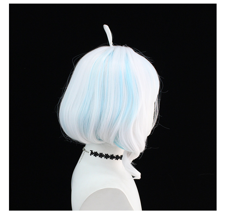 Step into modern charm with this silver anime wig in a short style, accompanied by a cap for adults. Experience comfort and style as you bring your favorite characters to life