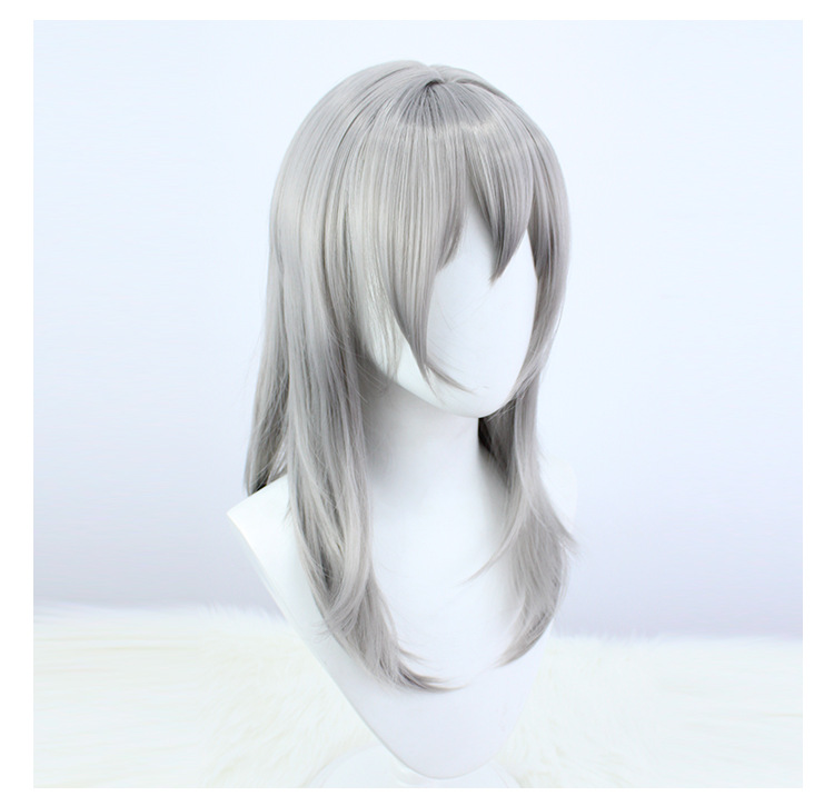 Achieve unified style with this silver short wig and cap ensemble, a must-have for anime cosplay enthusiasts of all ages. Enjoy a seamless blend of comfort and sophistication