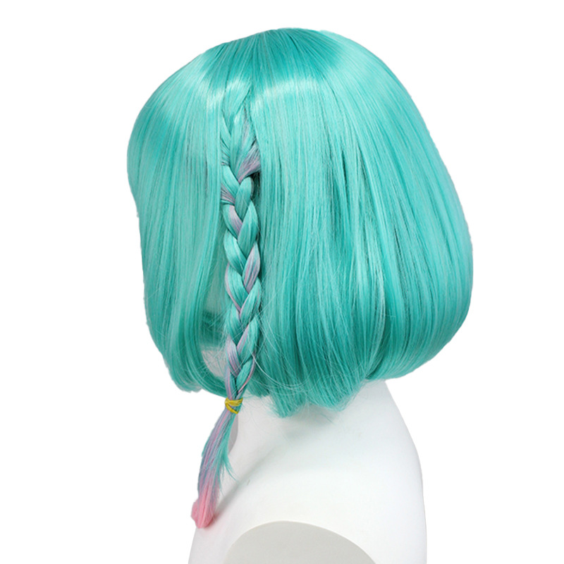 Experience vibrant green elegance with this short cosplay wig suitable for both adults and children. Elevate your costume game with this versatile and stylish accessory