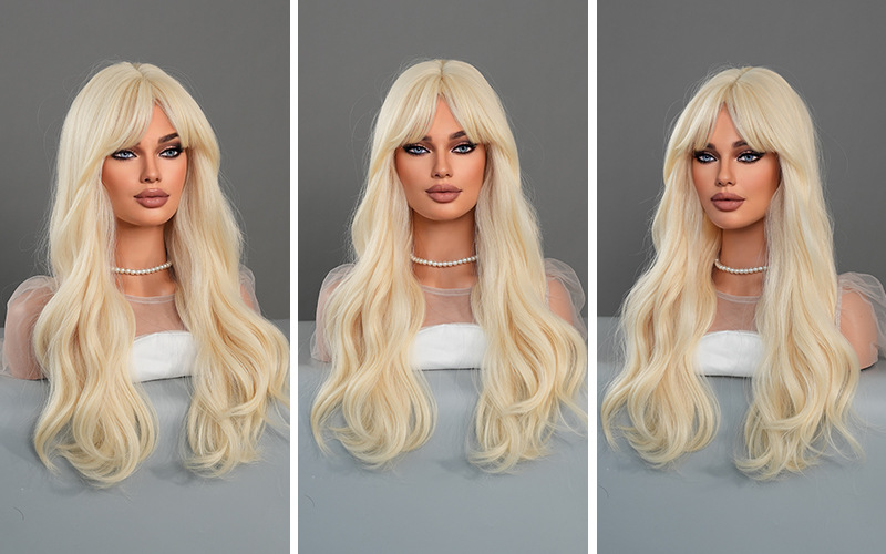 Fashionable synthetic wig from Yinraohair, in Barbie blonde color, with long curly hair and bangs, ready to go