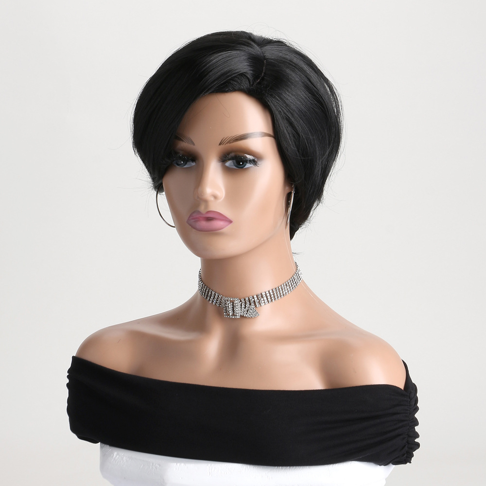 Women's wig in black synthetic hair with short straight hair, a classic choice