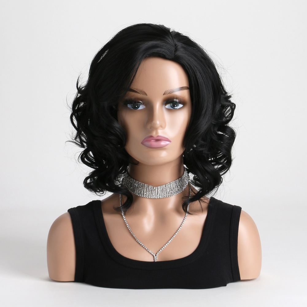 Stylish black synthetic wig featuring loose wavy hair and short curly hair, perfect for women