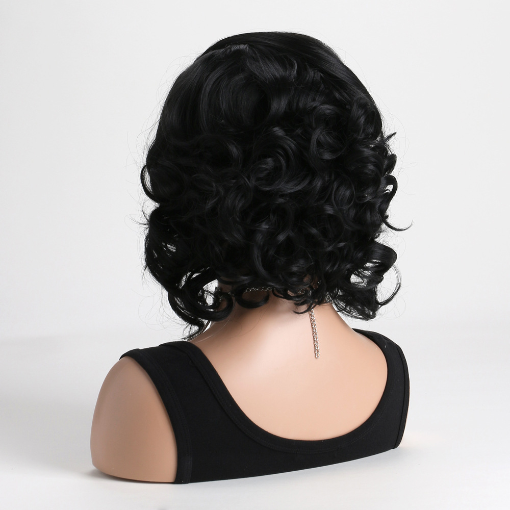 Fashionable black synthetic wig with short curly hair and loose wavy hair, ideal for women